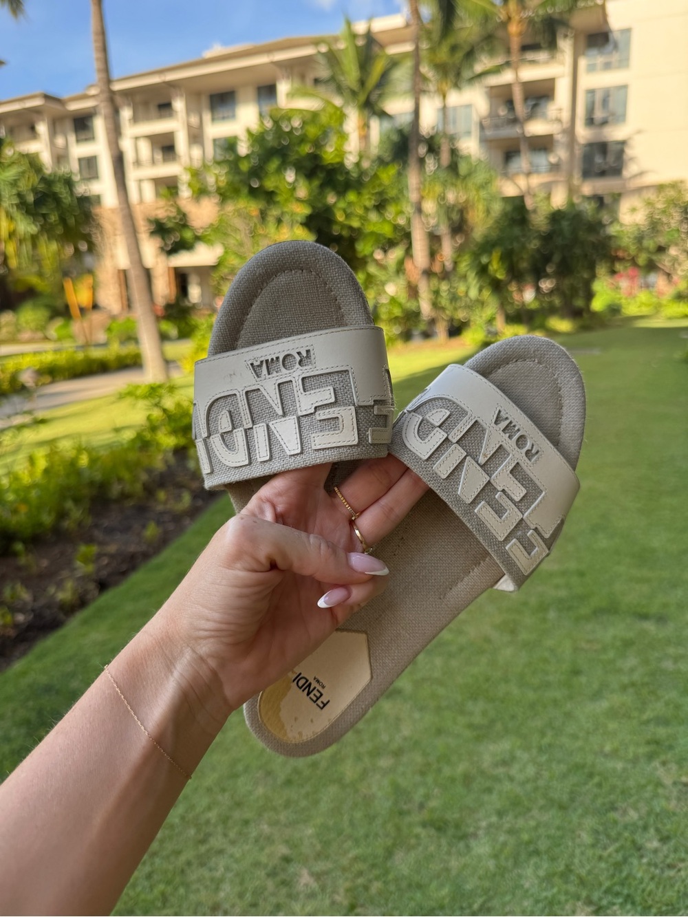 100% Auth Fendi Beige Logo Slide Sandals - Picture 2 of 7